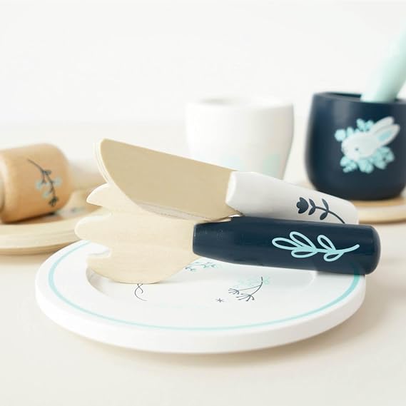 Le Toy Van Wooden Cutlery Dinner Set - Kids Plates and Utensils - Toddler Wooden Toys for Ages 2 Years +