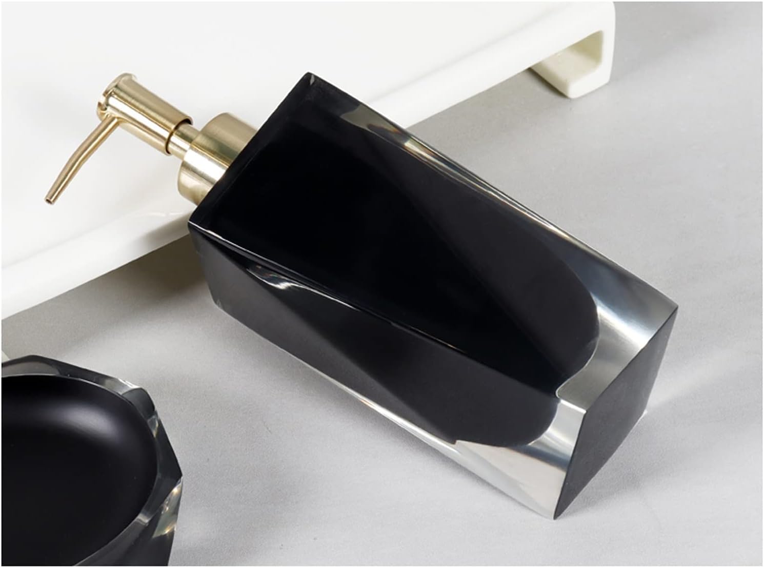 Soap Dispenser Durable Resin Soap Dispenser Can Be Placed in The Bathroom Square Soap Dispenser, Large Capacity Bathroom Soap Dispenser(C)
