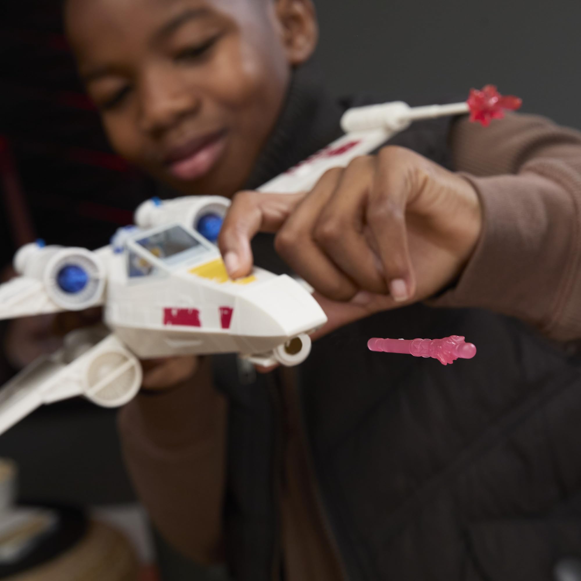 Star Wars Epic World of Action, Luke Skywalker avec Force Strike X-Wing, Jouet de Noël, Blanc, Dès 4 Ans | Figurine et véhicule à échelle de 10,2 cm, jouets pour garçons et filles à partir de 4 ans
