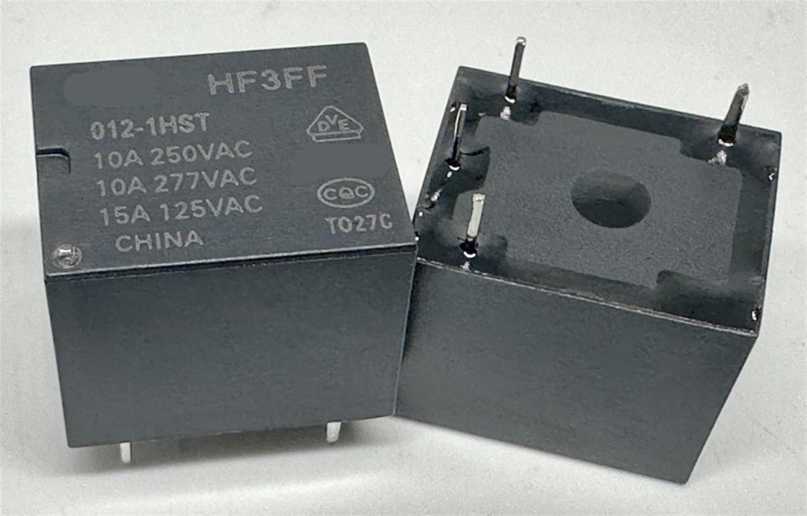 Relé HF3FF 012-1HST de 4 pines y 12V para control de circuitos 3