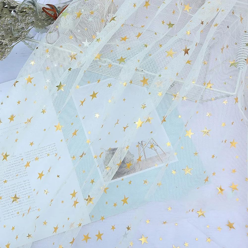 Tulle imprimé étoiles dorées textile de prestige pour robe et cortège