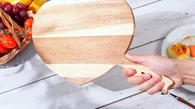 Tabla de Cortar en Forma de Corazón Grande con Mango, 40,8 x 23,2 cm, de Madera de Acacia, Ideal para Quesos y Embutidos, para Regalo en Día de la Madre o Bodas miniatura 7