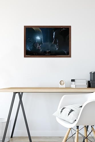 Miniatura 29 de Trends International DC Comics Movie - Póster de pared de Batman v Superman, 22.375 x 34 pulgadas, versión enmarcada en negro Versión con marco negro