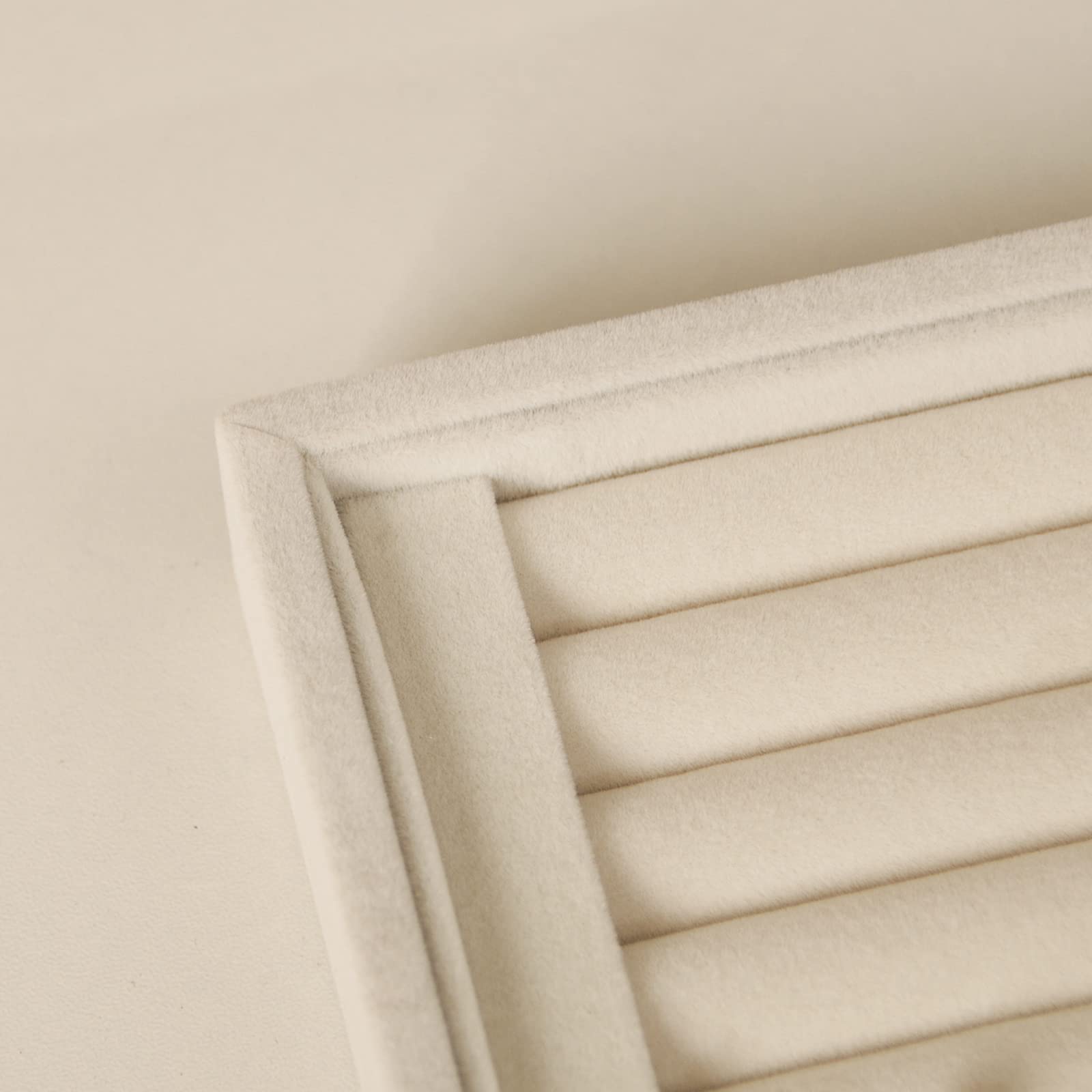 Pangkeep Soporte para anillos, bandeja organizadora de joyas, soportes para vender anillos y pendientes (beige)