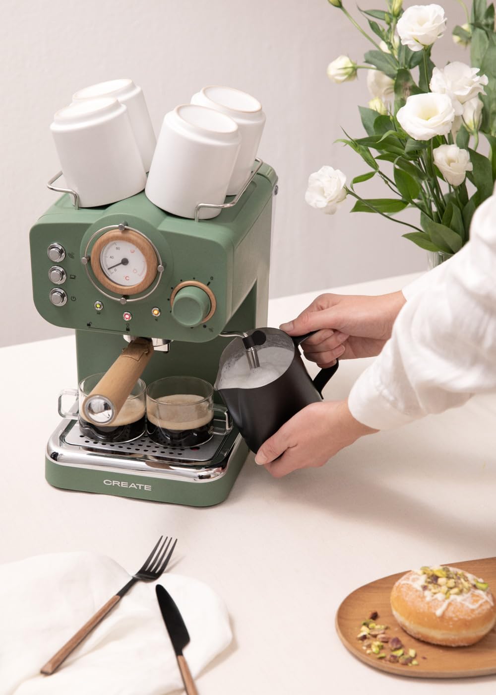 CREATE / THERA RETRO/Cafetière express semi-automatique vert sauge et bois / 20 bar, bras à double écoulement, réservoir 1,25L, café moulu et monodose ESE 55mm, avec steamer, 1100W