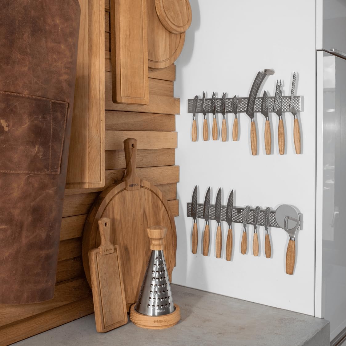 BOSKA Käsemesser-Set Oslo+ Small / 5 Käsemesser/Für alle Käsesorten auf einem Käsebrett/Stilvolles & kompaktes Design/Einzigartige Rhombenstruktur/Edelstahl/Europäische Eiche/Geschenktipp