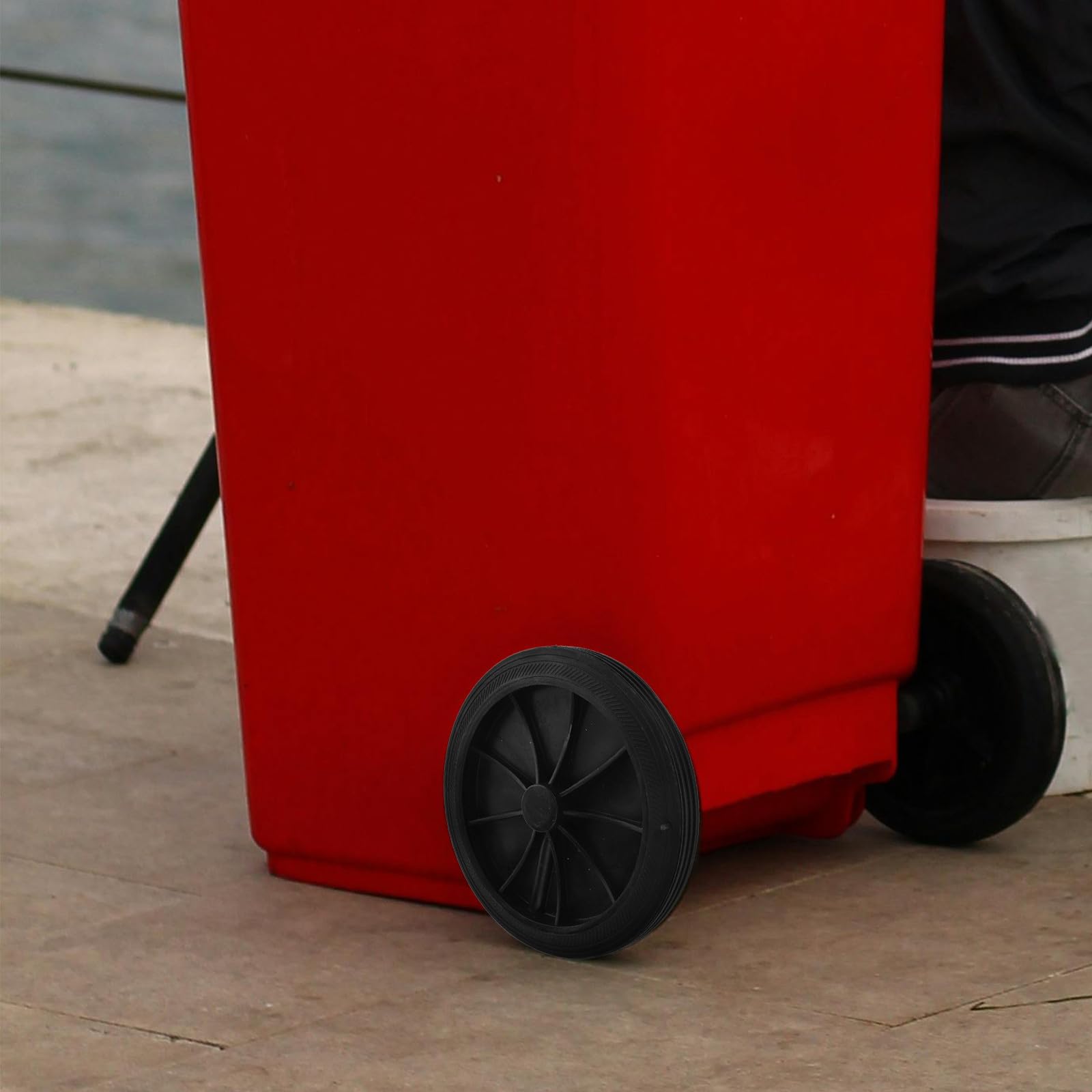 2 Pezzi Ruote di Ricambio in Plastica per Secchio Immondizia Nero, Diametro Foro 2,3cm, Accessori per Bidoni della Spazzatura per Rimorchio Esterno, Migliora Stabilità e Mobilità