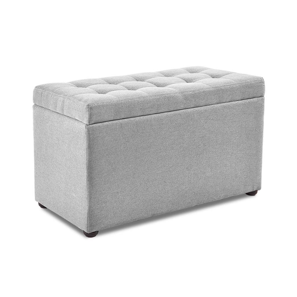 Tabouret de rangement gris clair : repose-pieds et coffre gain de place pour un salon ordonné