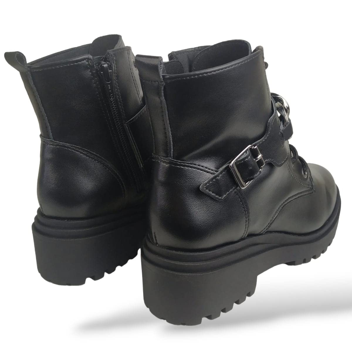 Bota Coturno Feminino Via Marte Preto Tratorado Com Fivela Tamanho:35;Cor:Preto em promoção! Veja a oferta e mais achadinhos de Botas 6 Hoje é o melhor dia para comprar Bota Coturno Feminino Via Marte Preto Tratorado Com Fivela Tamanho:35;Cor:Preto com aquele preço maroto! Promoção! Aproveite a oferta! 6