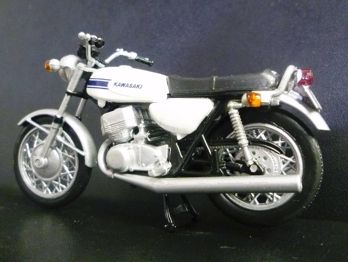 Amazon.co.jp: 1/24 カワサキ マッハ Ⅲ 500 SS ホワイト MACH Ⅲ 