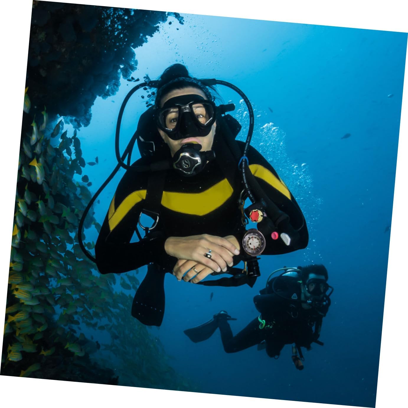 Zerodeko Luminous Waterproof Wristband Compass with Balanced Needle, Outdoor Navigation Tool for Camping and Hiking, Black Sports Watch Compass for Night Use