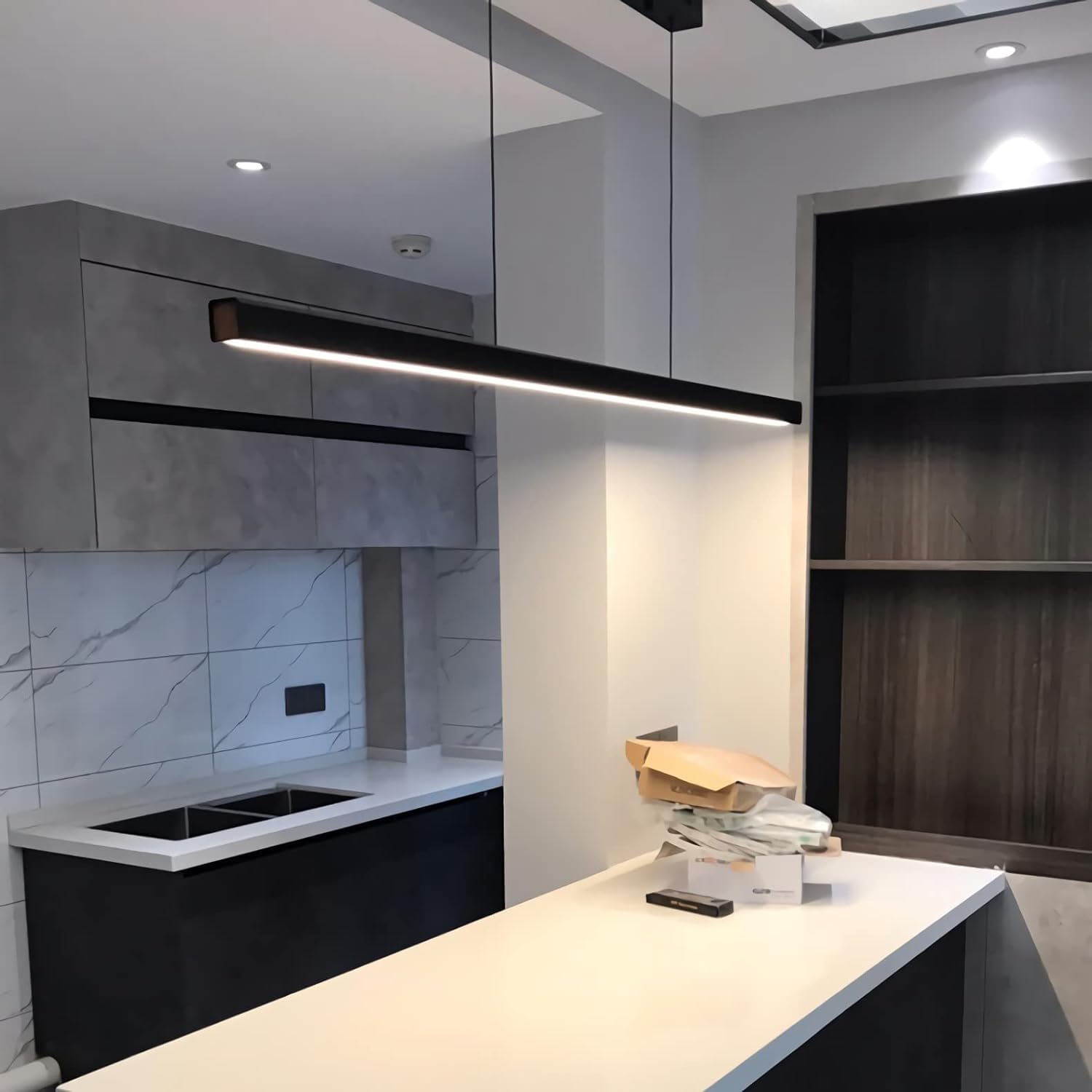 Moderna LED Lámpara colgante negra lineal largo, iluminación colgante regulable con control remoto 3000K - 6000K, lámpara de araña altura ajustable para comedor, cocina, sala, recamara (100cm)