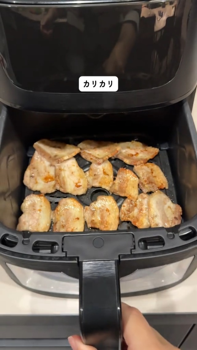 透明な窓とレシピブックが付いた4.5Lのノンフライパン。 Amazon.co.jp: ノンフライヤー 【透明窓】 4.5L大容量 1-6人 エア