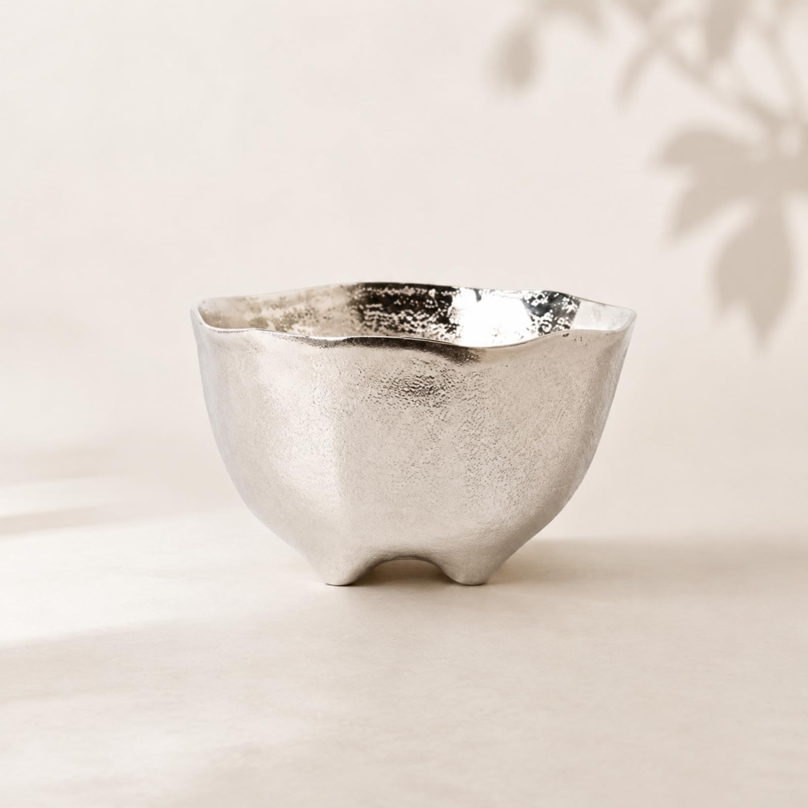 KESOTO Cuenco corativo Plateado | Texturizada, Maceta Aluminio Martillado, Versátil, para Estante, 26x26x14cm