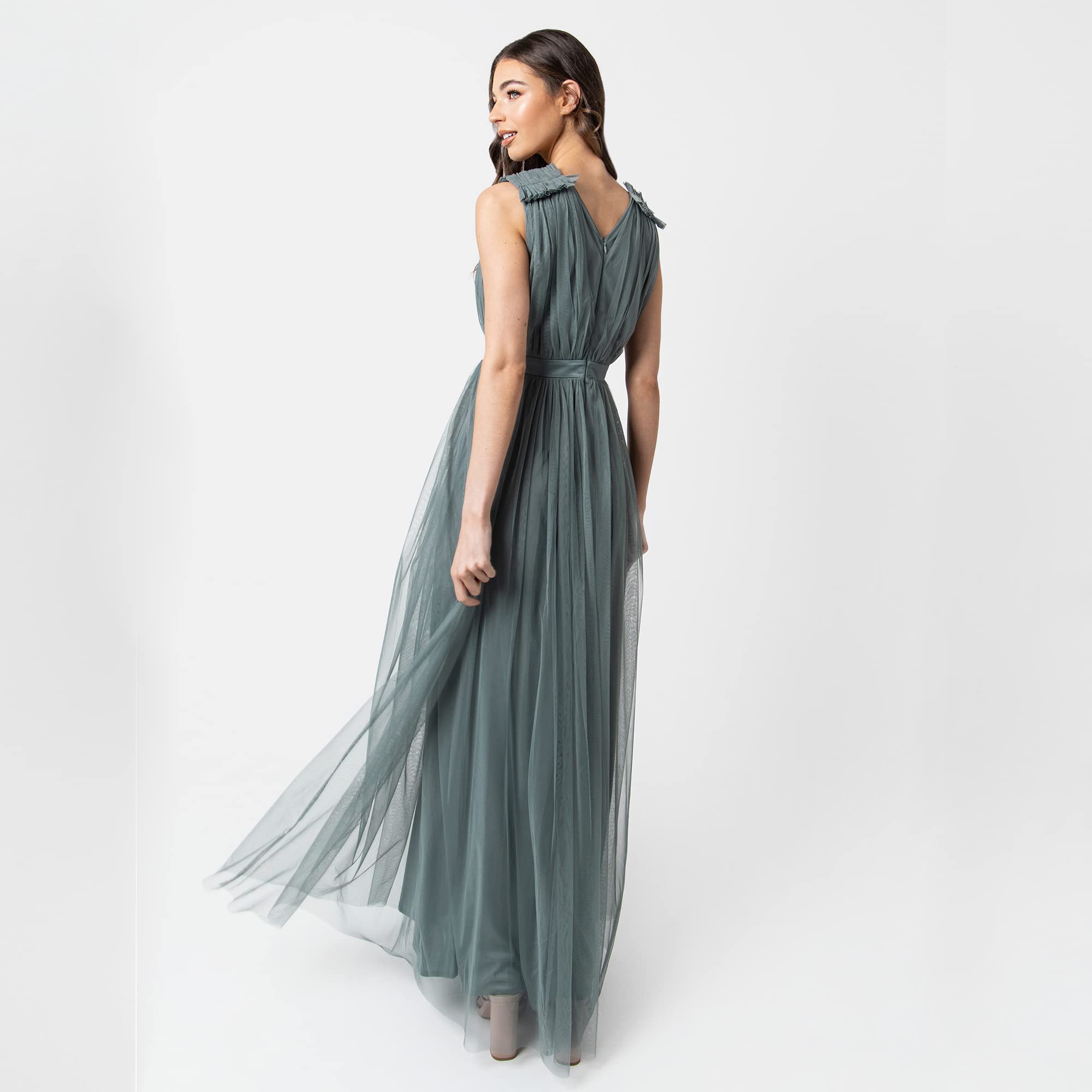 Maya Deluxe Sukienka druhny Kobiety Maya Deluxe Maxi Dress With Ruffle Shoulder Detail
