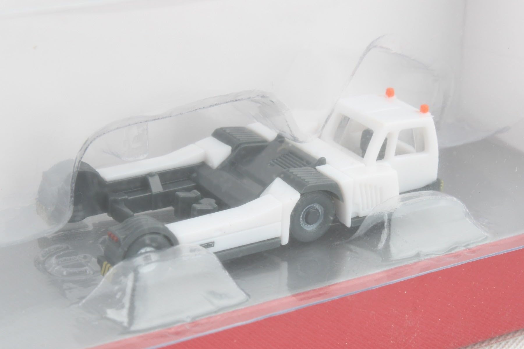 Herpa acessori per aeromodelli Goldhofer AST-2 trattore, fedele alla scala originale di 1:200 - set per modellismo per diorami, pezzo da collezione, decorazione, in plastica