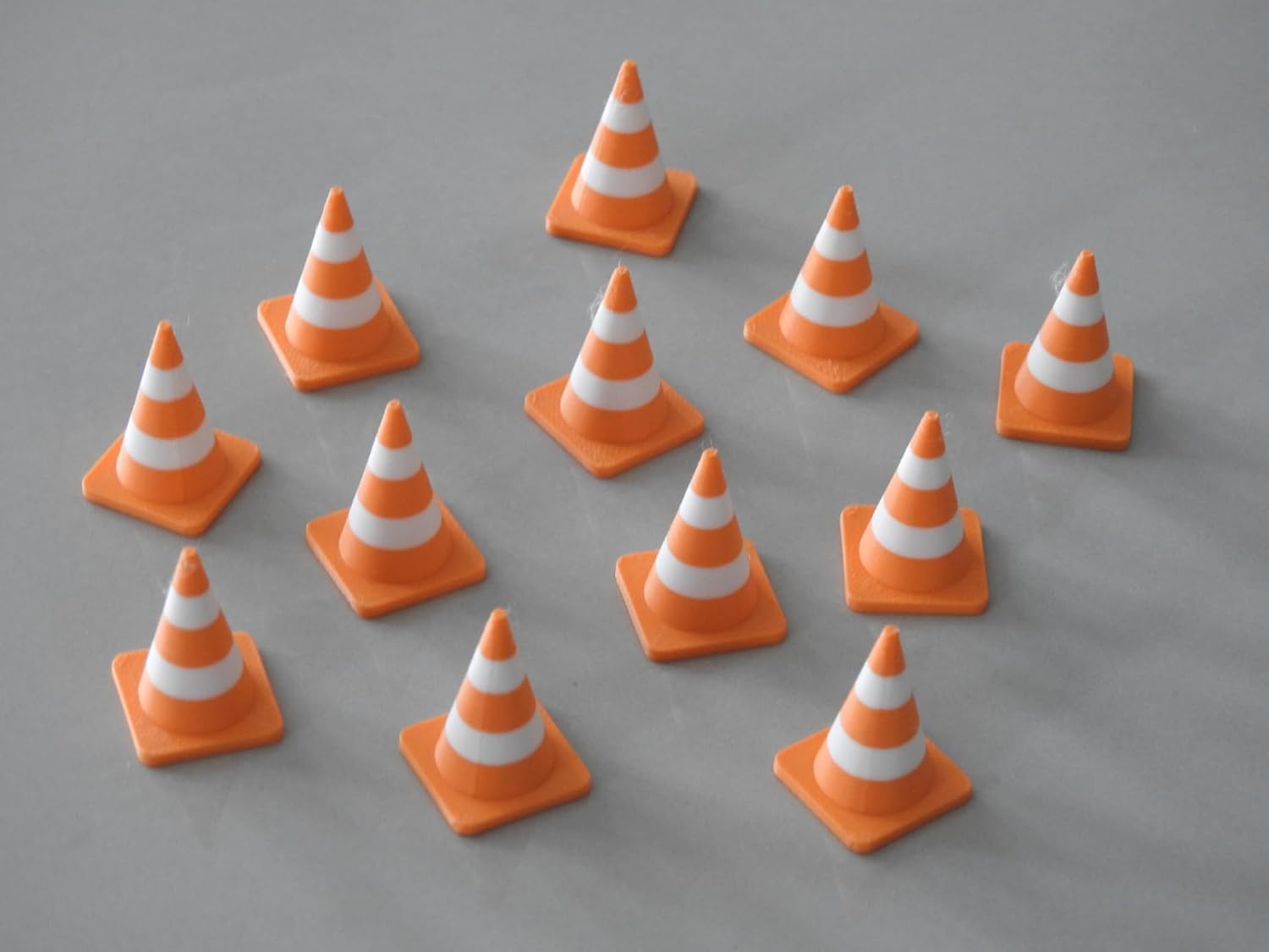 Mini Traffic 1/64 Scale Road Safety Kit – 30 pcs Set Mini Cones, Bollards, Crowd Control Fences & Construction Barriers for Hot Wheels, Matchbox, MiniGT Diorama Accessory-picture-23