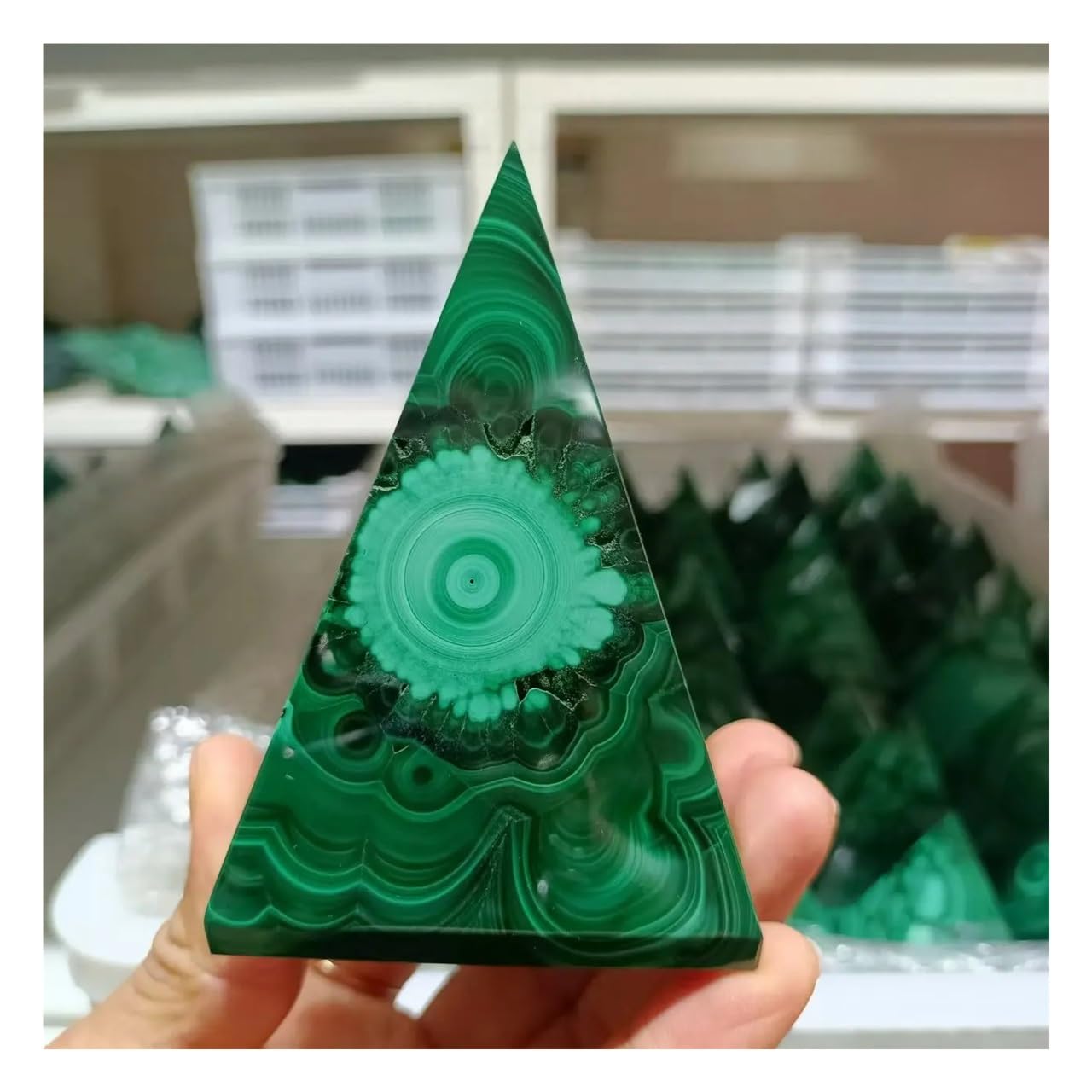 1 pezzo da 100-150 g di piramide malachite verde, quarzo