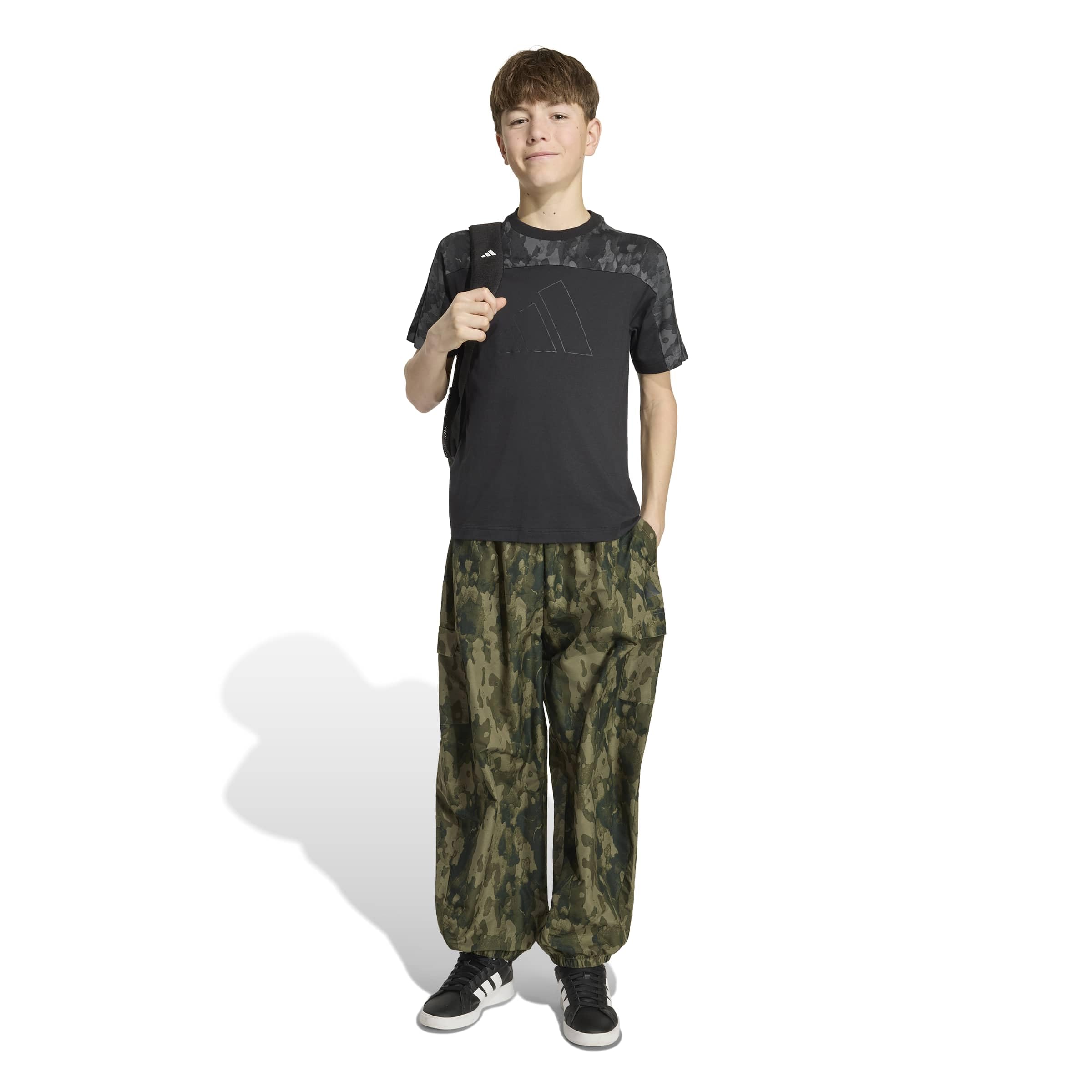 adidas Unisex niños Seasonal Essentials Camo Cotton Juniors Shirt, Black/Carbon, 15-16 Years