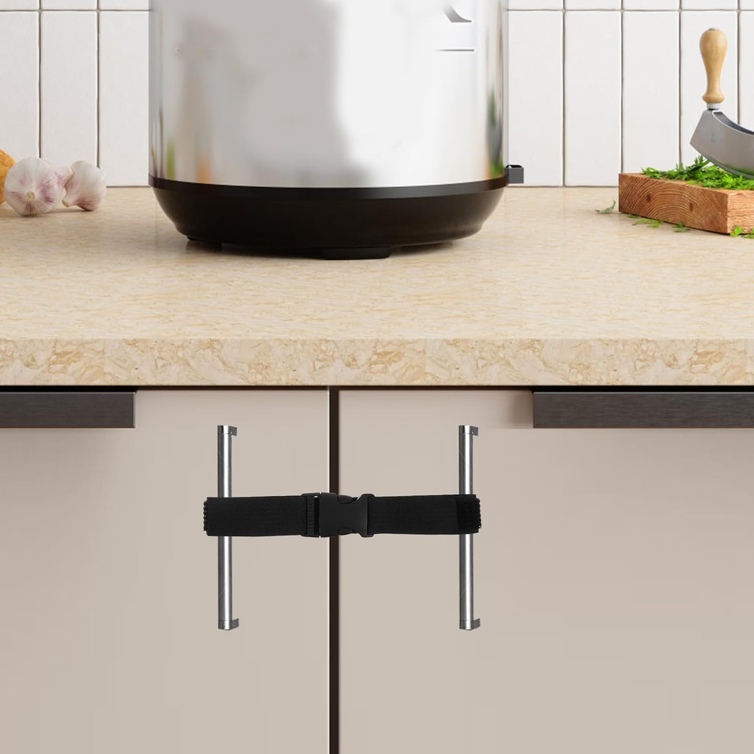 SHOWERORO 4pcs Adjustable Safety Cabinet Locks Straps for Proofing Kitchen Furniture and Drawers, Black Proof Door Security Fastening Bands for Home Safety