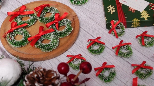 Amazon.com: Hotop 100 Pcs Mini Christmas Wreaths Artificial
