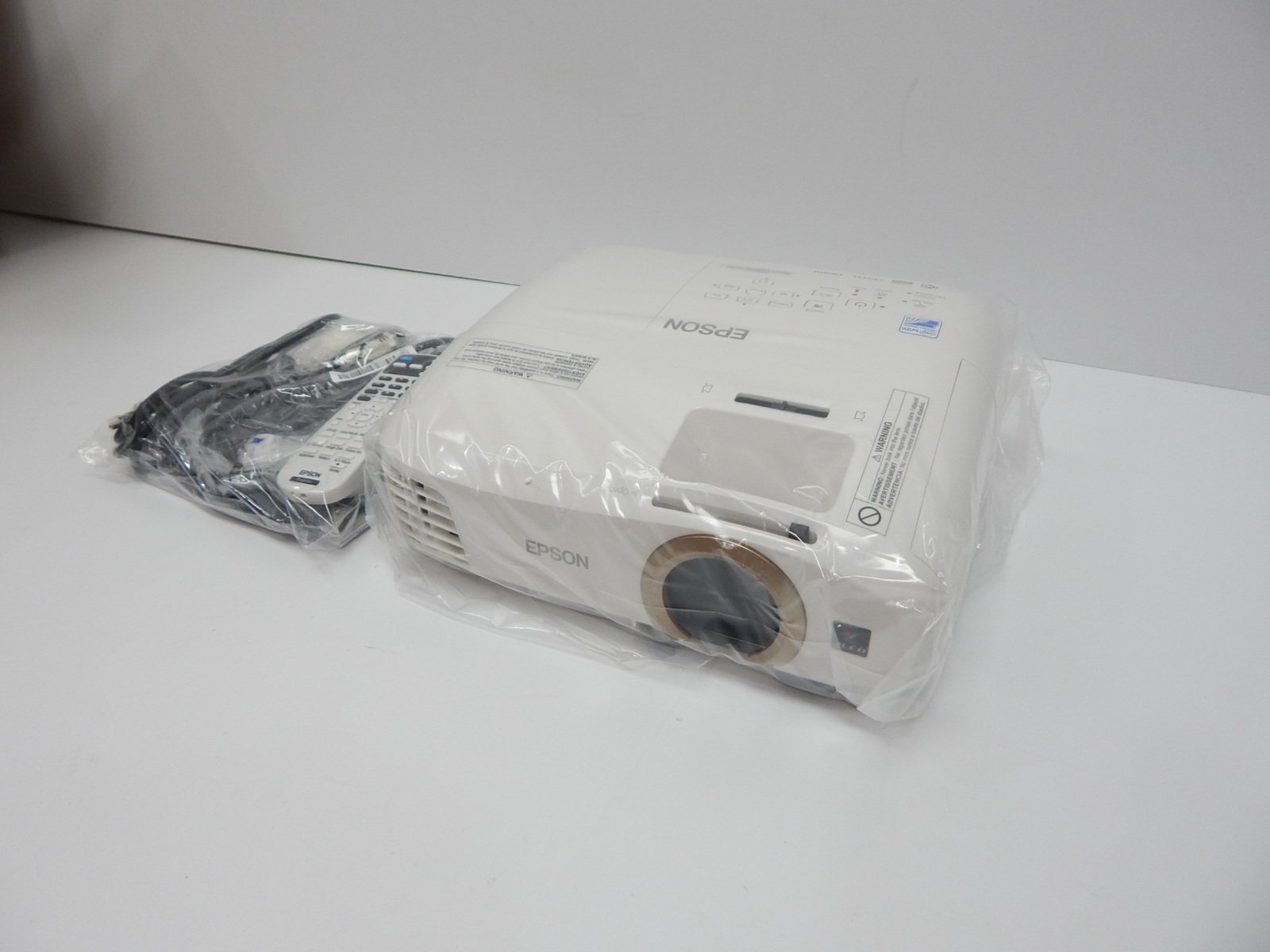 Epson Home Cinema 2045 1080p 3D Miracast 3LCD Home Theater Projector