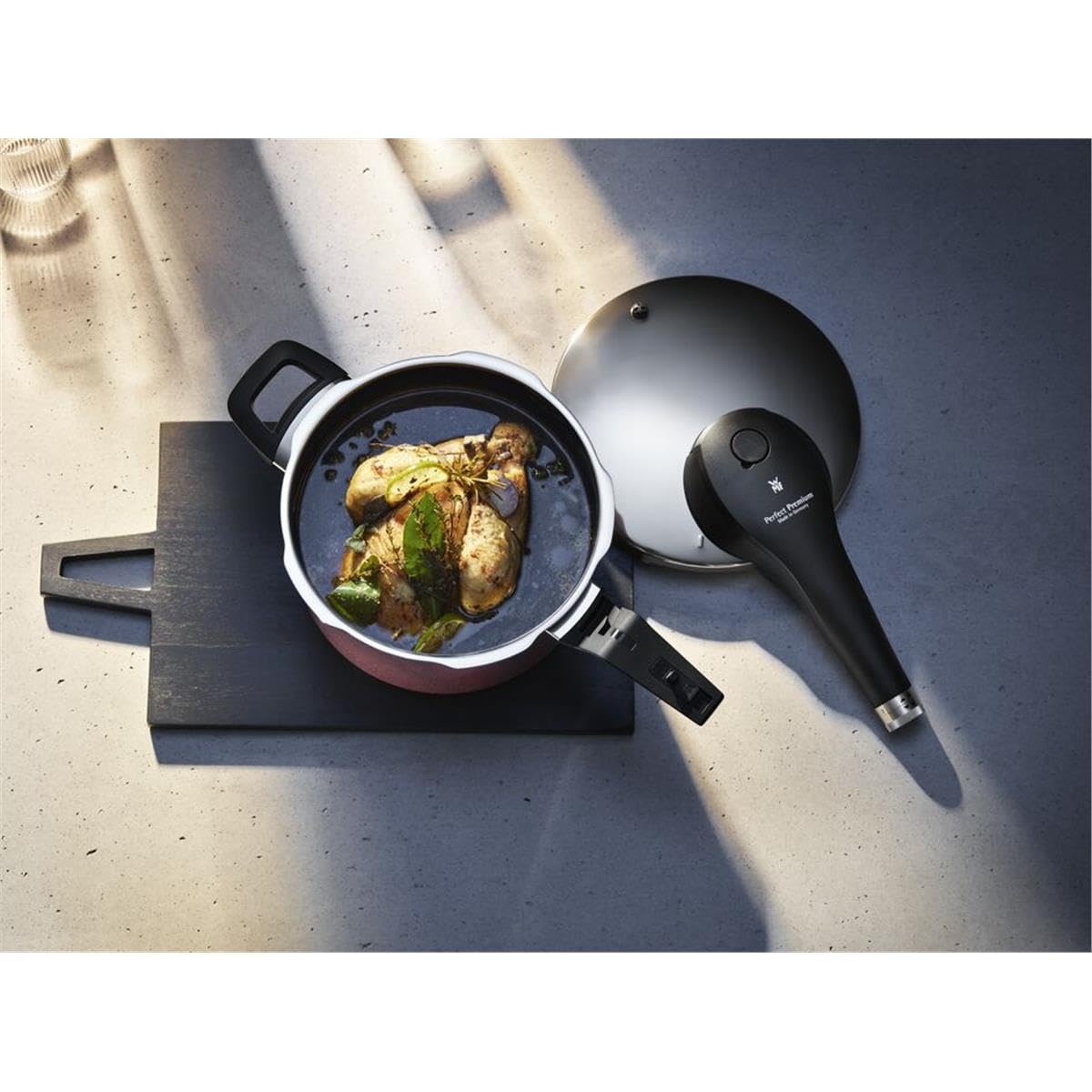 WMF Perfect Premium Fusiontec Schnellkochtopf Induktion, Dampfkochtopf 6,5l, High-Tech Keramik, 2 Kochstufen, All-In-One-Drehknopf, dunkelrot