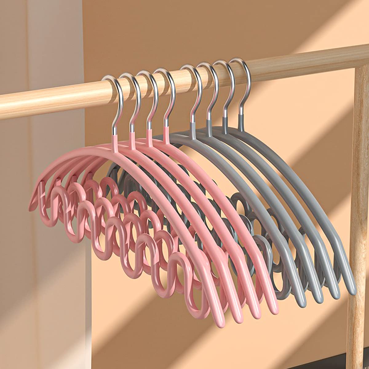 U-HOOME 5 Tank Tops Hangers Bra Holder Wave, Pattern Stackable Hanger Space Saving Closet Organizer and Storage Rack for Bras, Tank Tops, Camisoles