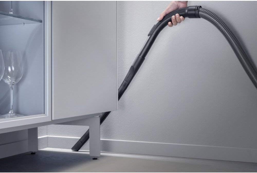 Miele Boost CX1 - Aspirapolvere a Traino senza Sacco con Filo, 890 W, Potente, Compatto e Agile con Tecnologia Vortex e Filtro Hygiene AirClean, Bianco e Rosso Miele Boost CX1 - Aspirapolvere a Traino senza Sacco con Filo, 890 W, Potente, Compatto e Agile con Tecnologia Vortex e Filtro Hygiene AirClean, Bianco e Rosso