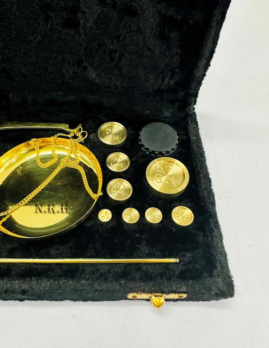 Vintage brass jewelry Weighing Scale Balance With Black Valvet Box, Brass & Black, 10X5 Inches - Image 3