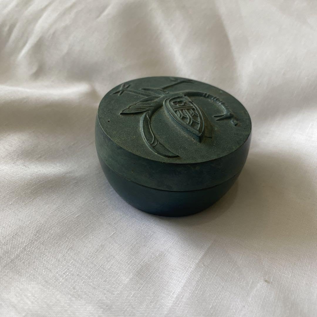 ボンボニエール 皇室 御下賜品 昭和４３年　新宮殿落成記念　棗型 鳳凰文 青銅 Amazon.co.jp: ボンボニエール 皇室 御下賜品 43年 新宮殿落成記念