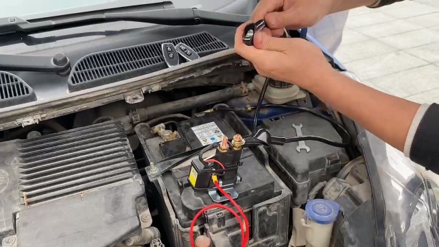 Watch High Current Battery Disconnect Switch 12V 500A on Amazon Live