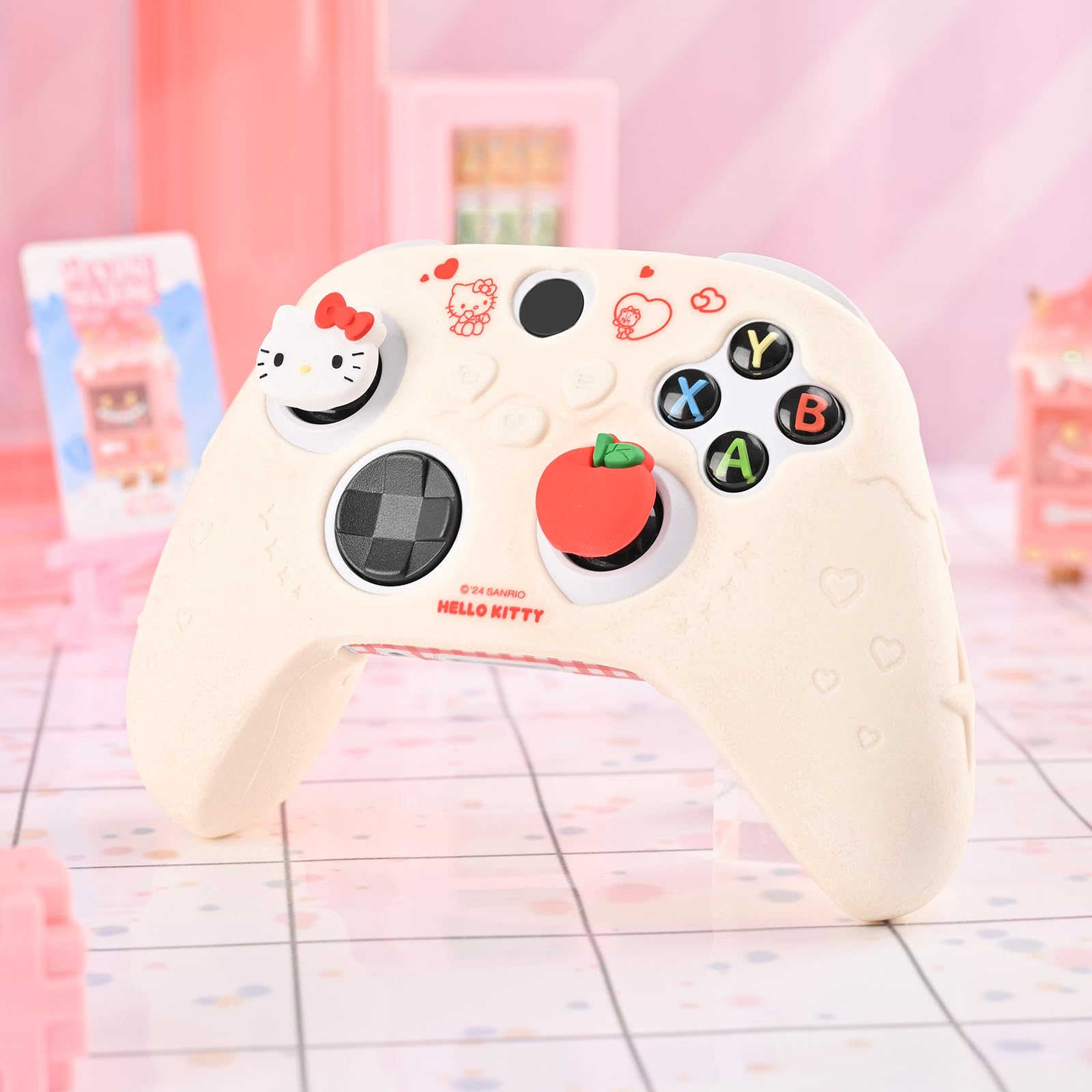 Kuitmor Funda protectora antideslizante de silicona suave compatible con mando de Xbox con 2 tapas de agarre para el pulgar y 1 adhesivo (beige Hello Kitty)