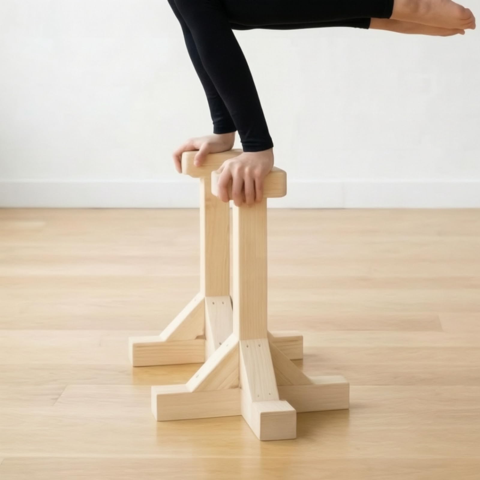 MERIGLARE Balance Trainingsstange Parallettes Handstandständer Turnbarren Gymnastikbarren aus Holz mit Schrägen Stützen Und Rutschfester Auflage für Umkehrhaltungen Stützübungen Wohnraum Trainingspark
