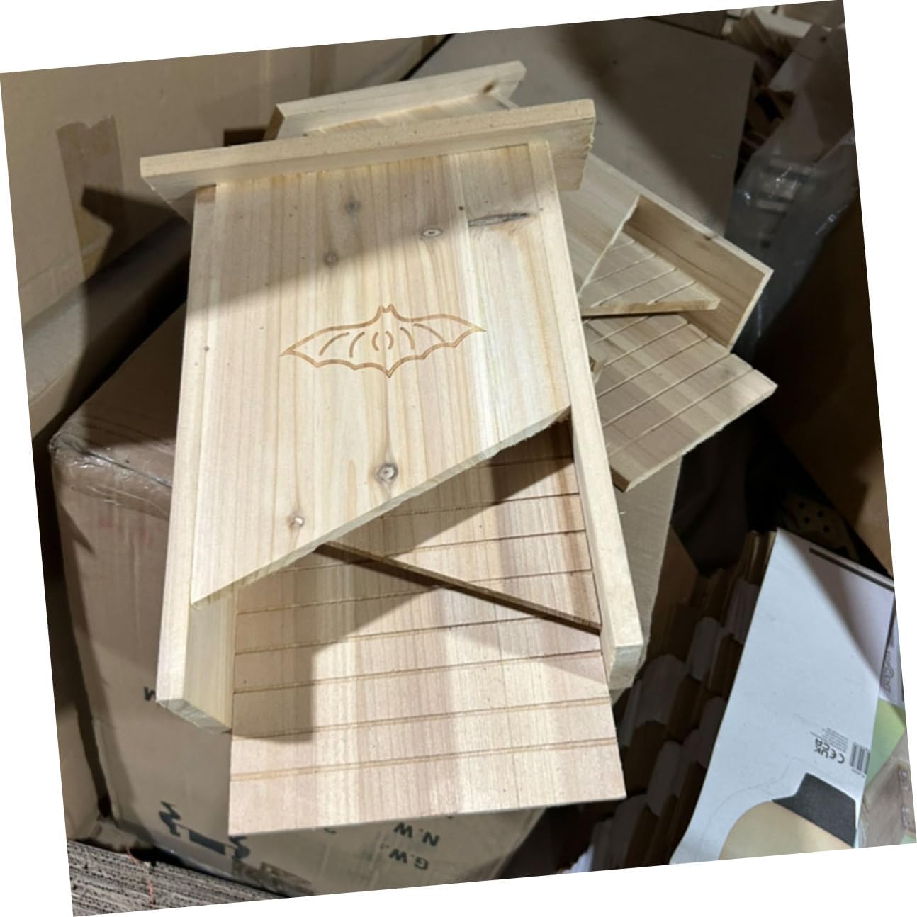 Beaupretty Wooden Bat House Outdoor Bat Box Handmade Pet Shelter for Backyard Garden Yard Wildlife Habitat