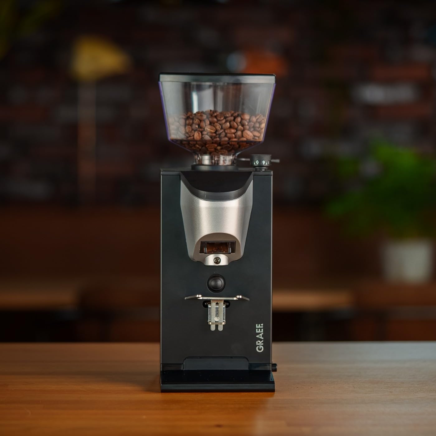 GRAEF Kaffeemühle CM1012 Schwarz, Scheibenmahlwerk mit stufenloser Mahlgradeinstellung, exakte Dosierung, On-Demand-Mahlung