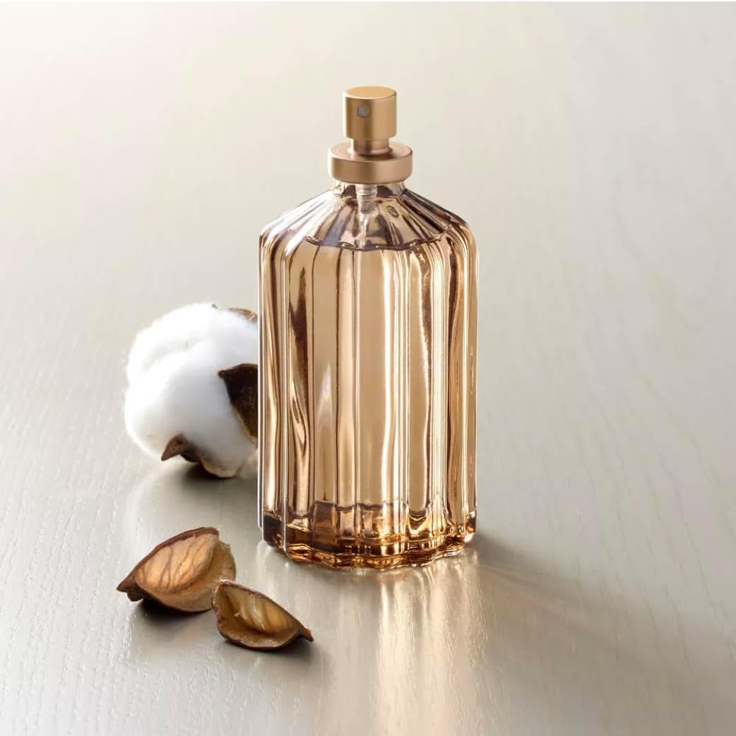 Pampas Room Spray, Essential Oil Blend, Colored Glass with Ribbed Texture, Gold-Tone Cap, 4.05 fl oz