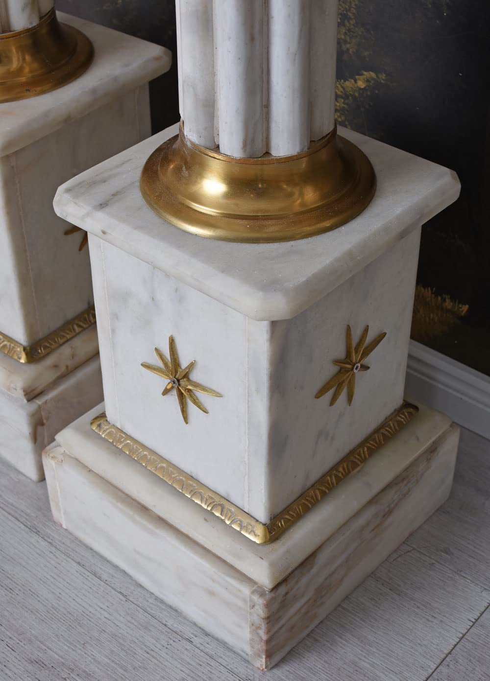 Une élégante colonne de marbre et un podium circulaire | Vecteur Gratuite
