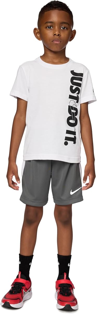 Nike Conjunto de 2 piezas de camiseta y pantalones cortos de malla Just Do It para niño