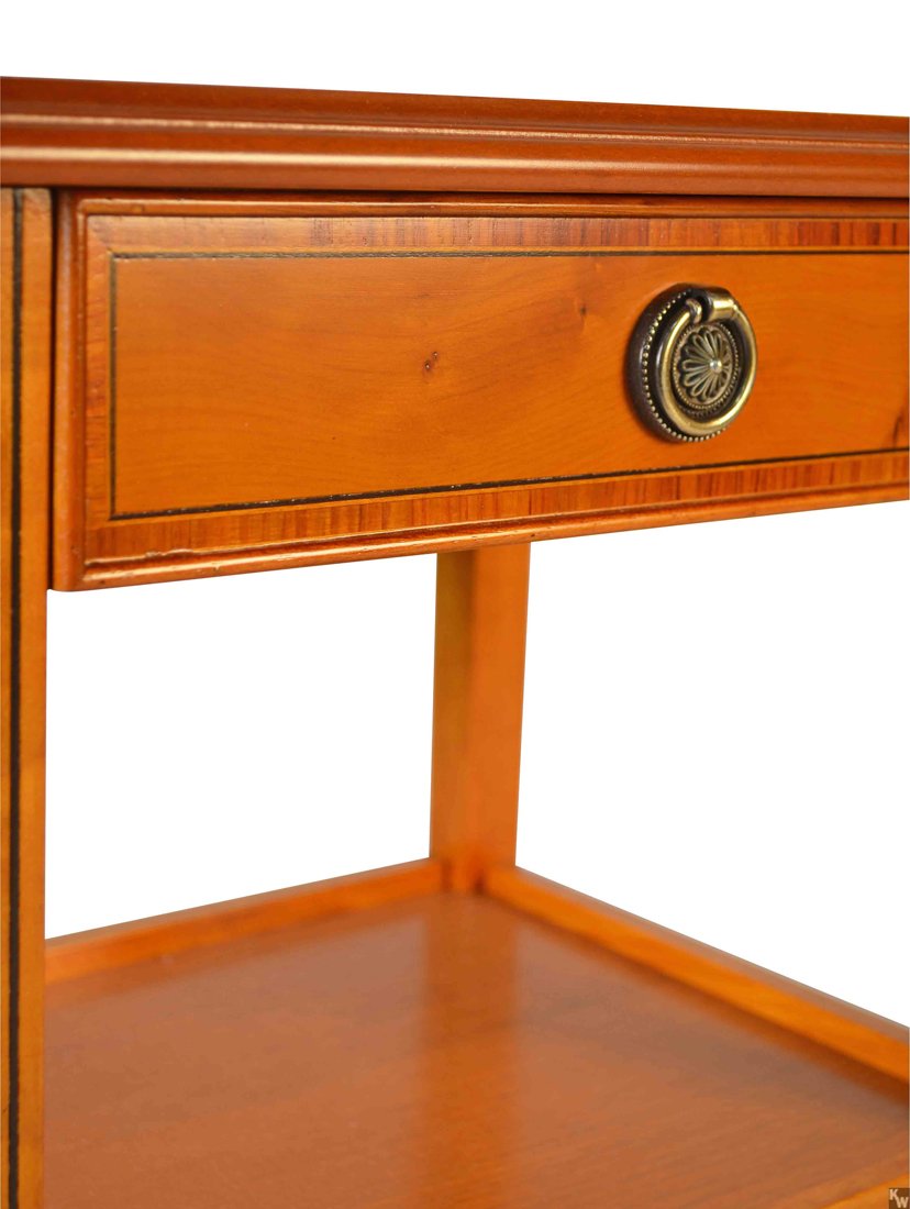 Beistelltisch Eibe echtholzfurniert Telefontisch Flurtisch Lampentisch  klassisch von Hand in England gefertigt : Amazon.de: Kche, Haushalt &  Wohnen