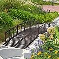 kinbor Garden Bridge – 8 FT Metal Arched Bridges with Safety Patterned Side Rails, Pond Bridge for Backyard, Creek, Lawn, Steel Decorative Footbridge Garden Bridges for Outdoors, Dark Blonde