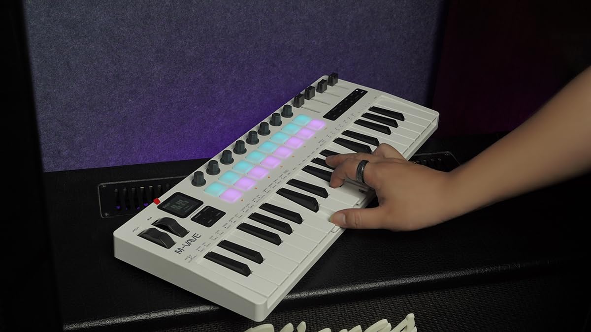 SMK-37 PRO Teclado MIDI de 37 teclas con sintetizador DX-7 FM, MIDI inalámbrico y secuenciador de 8 patrones, pantalla de 1.54 pulgadas, almohadillas RGB, arpegiador y con 16 almohadillas de batería