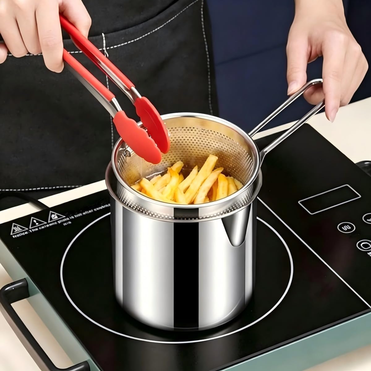 Friggitrice in Acciaio Inox con Cestello - Perfetta per Ali di Pollo Croccanti, Frutti di Mare, Patatine Fritte E Snack - Design Compatto per Piano Cottura, Ideale per Cucinare A Casa.