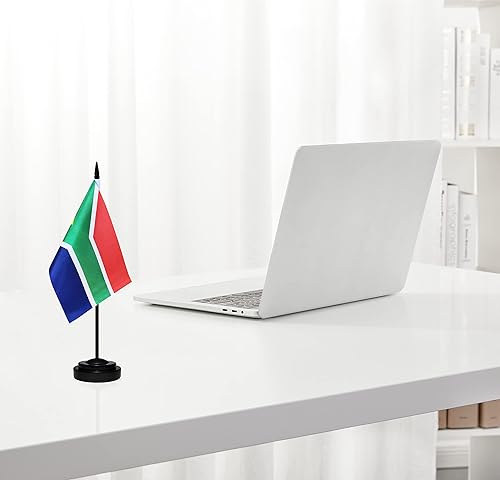 Miniatura 114 de Juego de banderas de escritorio de Cuba, paquete de 2 banderas cubanas de mesa para oficina, mini bandera de escritorio pequeña con poste negro