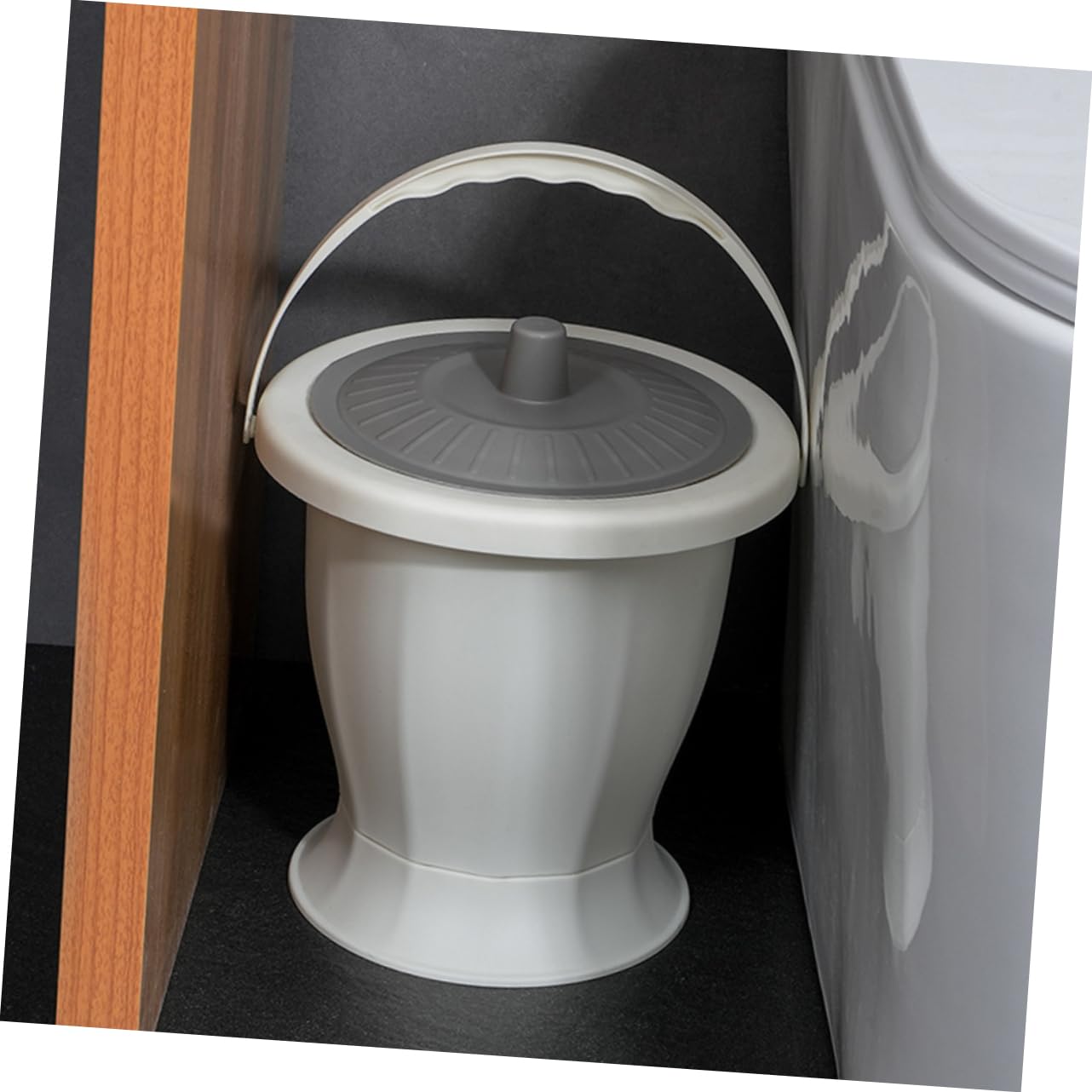 GALPADA Portable Potty Training for Boys and Girls Chamber Pot Lid Plastic Urinal Small Spittoon for Elderly Easy to Clean for Home Use