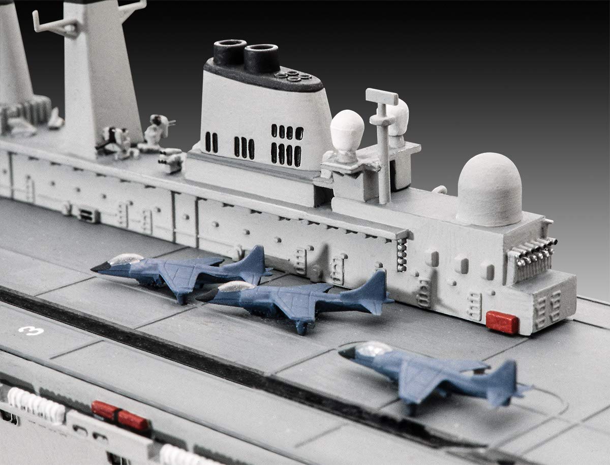 Amazon | ドイツレベル 1/700 イギリス海軍 HMS インヴィンシブル