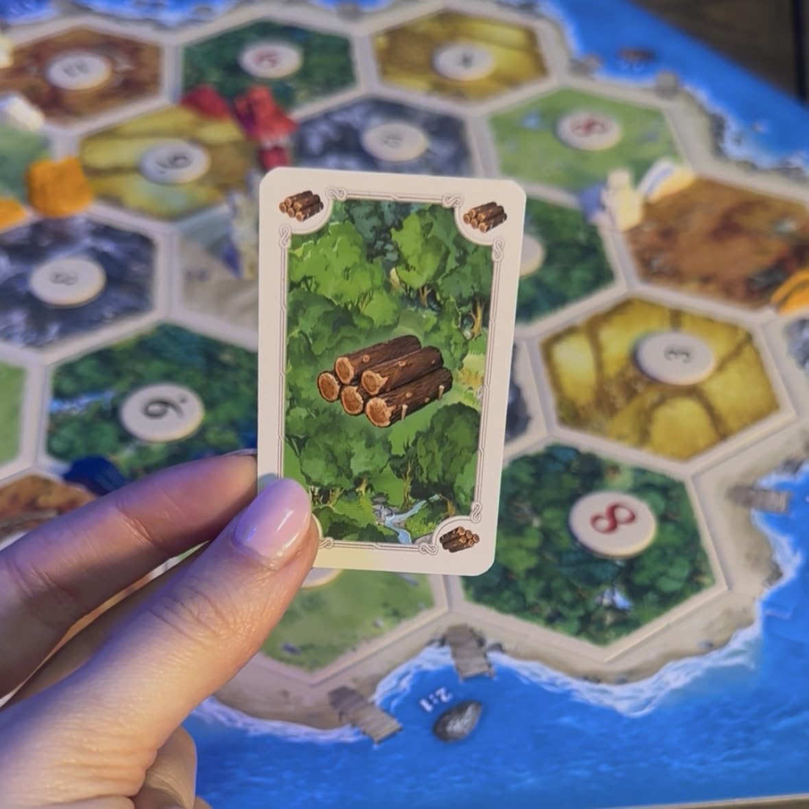 Giochi Uniti - CATAN Relaunch: Gioco Base – Gioco da tavolo, 3-4 Giocatori, 10+ Anni, GU818, Edizione italiana [versione attuale]