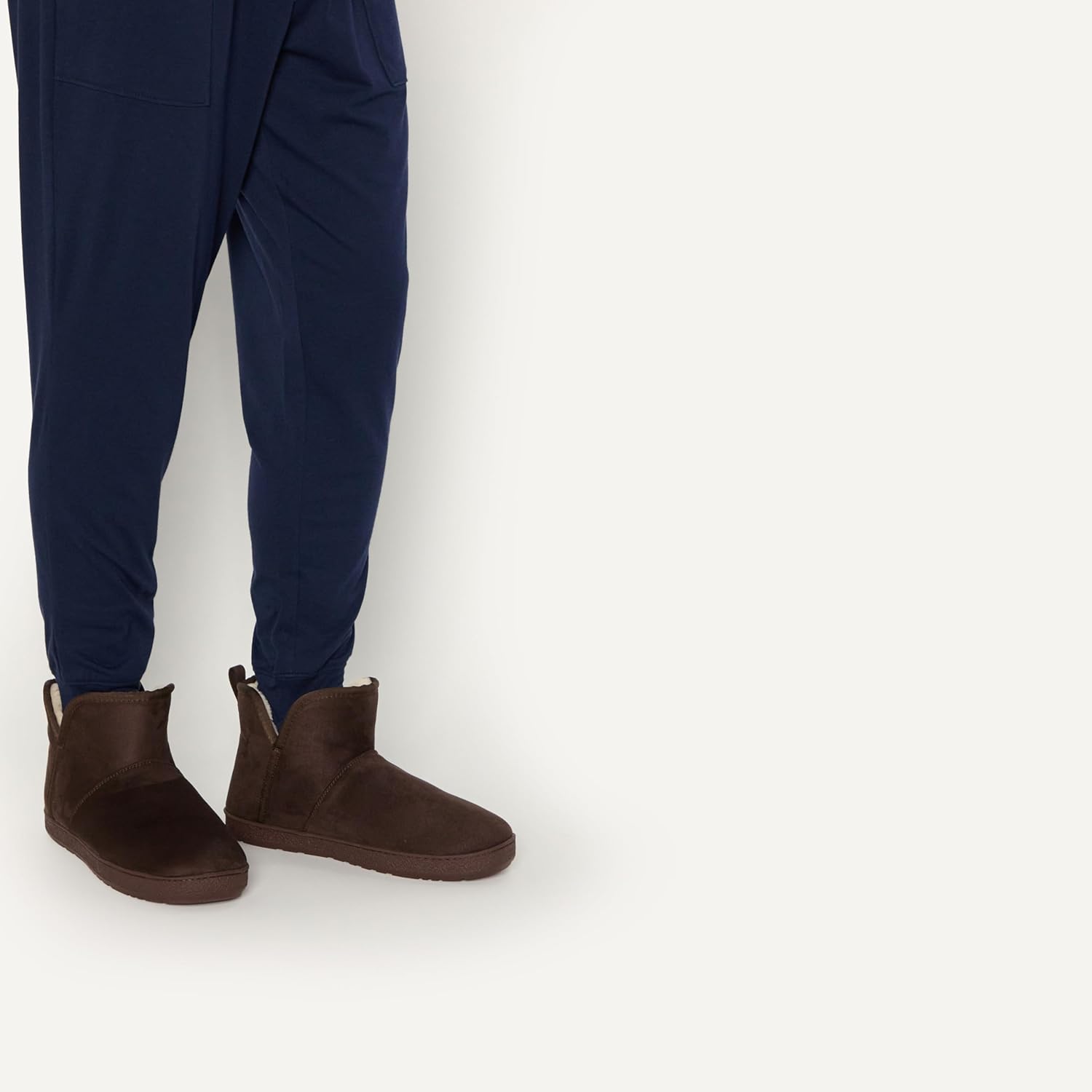 Amazon Essentials Men's Sherpa Boot Slippers - Image 2