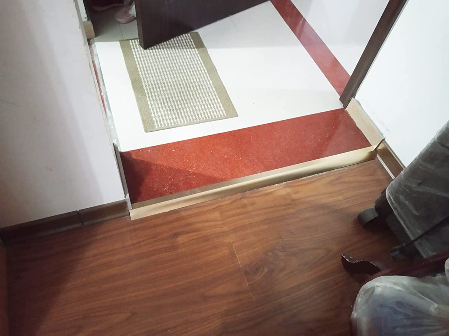 Tiras de transición Tiras de partición de Piso Tira Protectora/Barras de transición de Puerta Tiras de umbral Cubierta de Alfombra Acabados de transición Azulejos laminados autoadhesivos