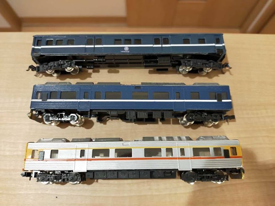 Amazon | 鉄道模型（Nゲージ）台湾 DR1000 2両と荷物車 計3両